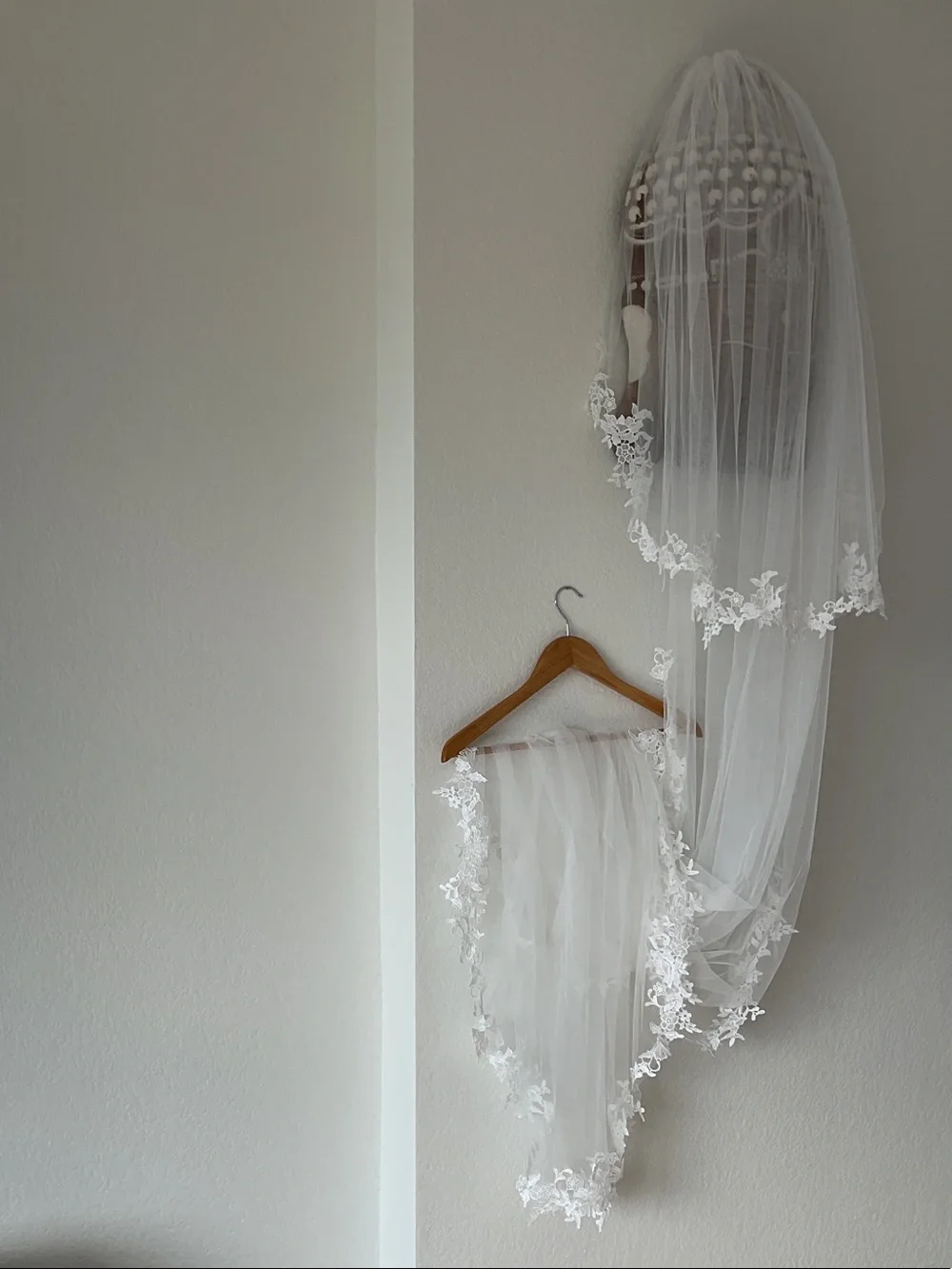 Stunning 2-Tier Lace-Trim Chapel / Cathedral Bridal Veil with Floral Appliqué